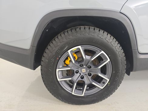 Used 2023 Rivian R1T Adventure image 12