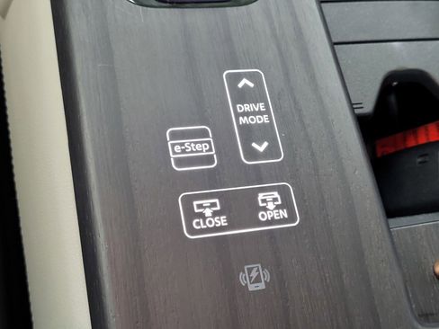 Certified 2024 Nissan Ariya FWD image 14