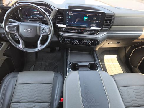 Used 2024 Chevrolet Silverado 2500 ZR2 w/ Technology Package image 12