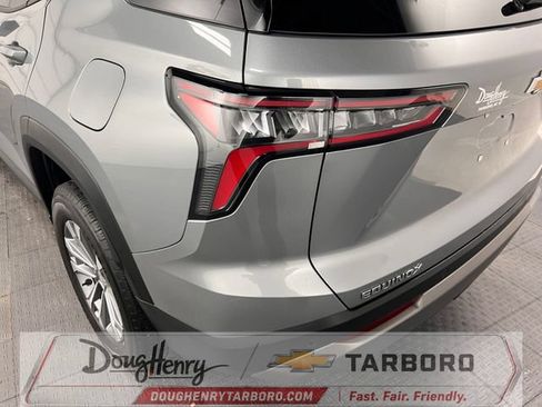 Used 2025 Chevrolet Equinox LT FWD image 13