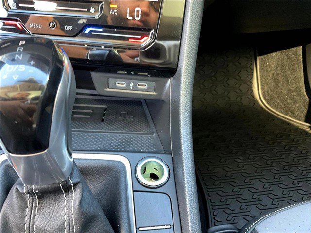 Used 2025 Volkswagen Jetta SE FWD image 25