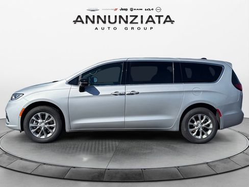 New 2026 Chrysler Pacifica Select image 2