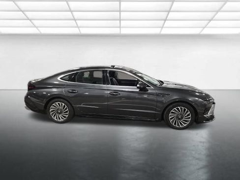 Used 2025 Hyundai Sonata Limited FWD image 3