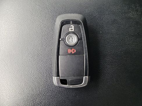 Used 2024 Ford Edge SEL image 32