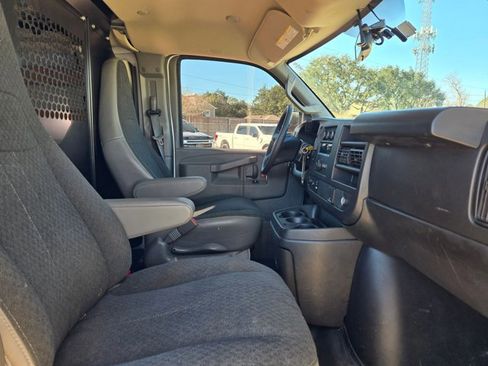 Used 2022 GMC Savana 2500 w/ Driver Convenience Package image 15