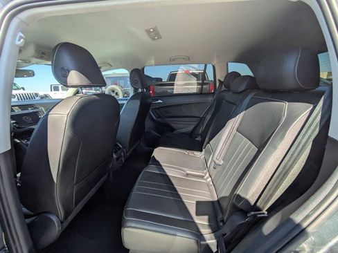 Used 2022 Volkswagen Tiguan SE image 11