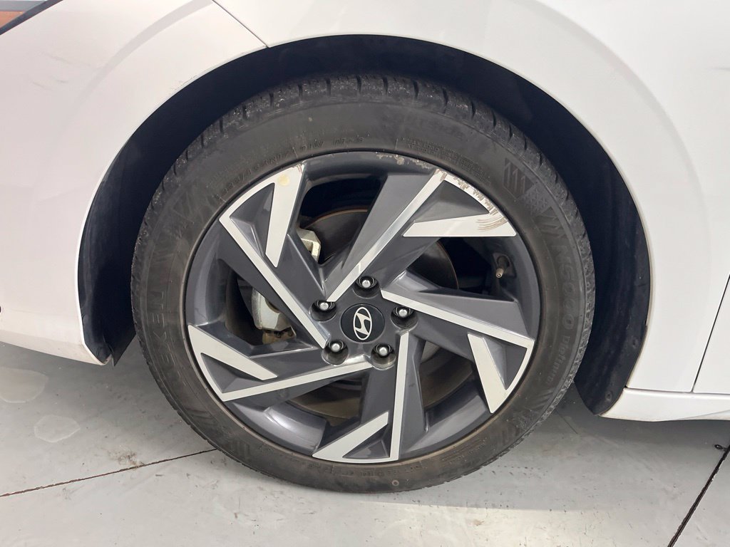 Used 2024 Hyundai Elantra Limited FWD image 14