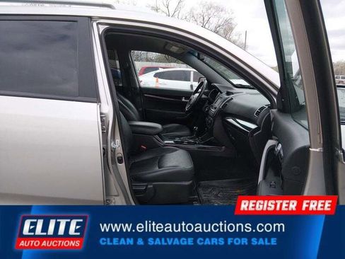 Used 2015 Kia Sorento LX AWD/4WD image 9
