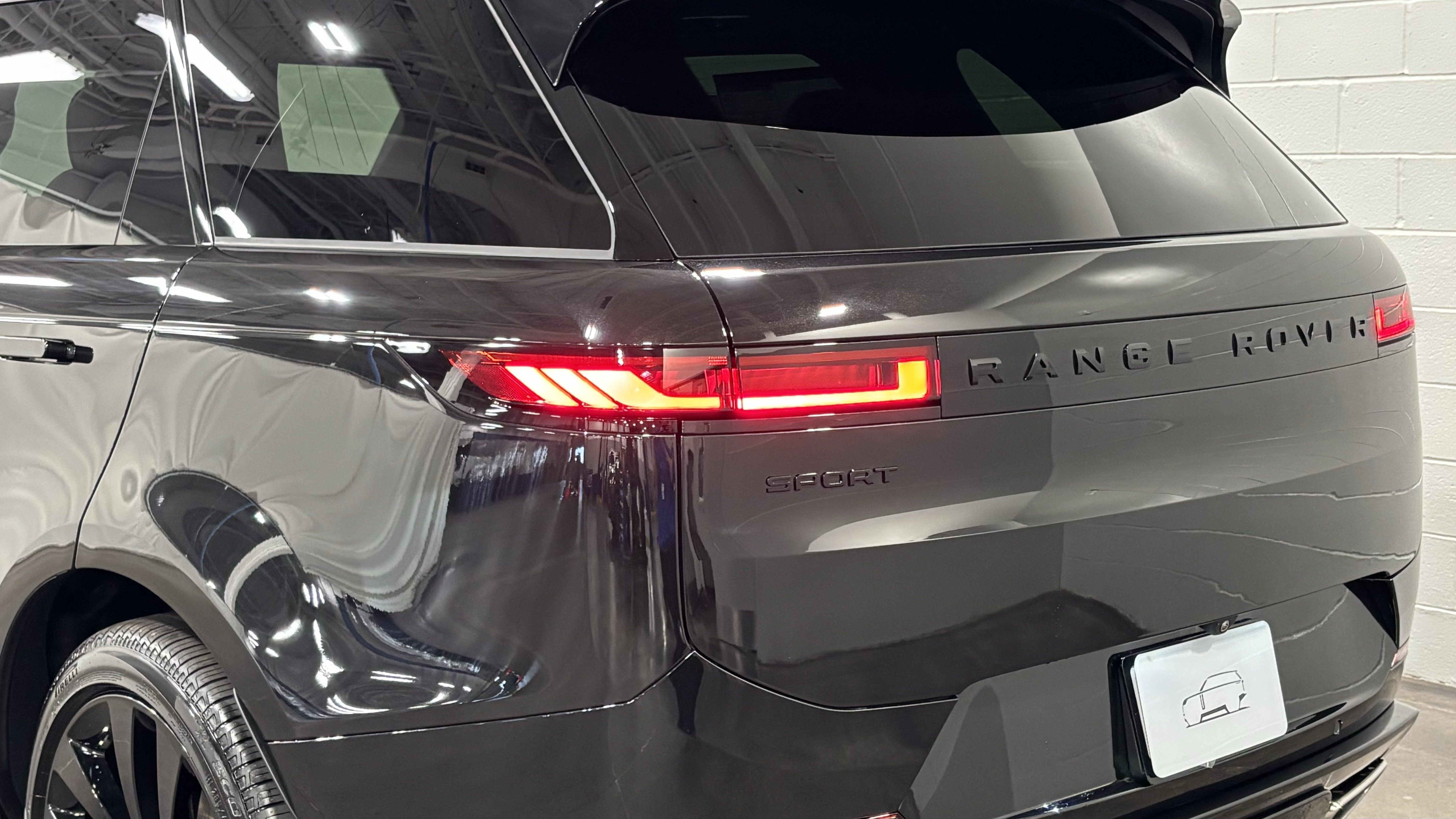 New 2026 Land Rover Range Rover Sport Dynamic SE AWD/4WD image 17