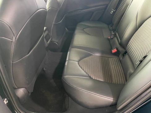 Used 2020 Toyota Camry SE image 19
