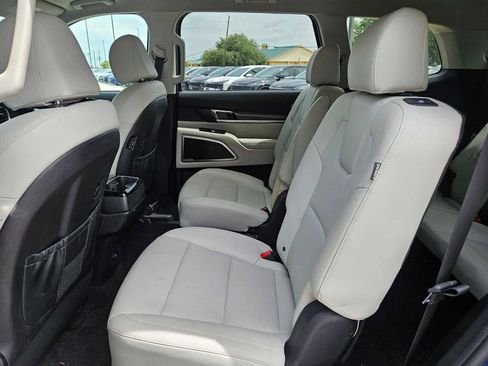Used 2023 Kia Telluride S FWD image 12