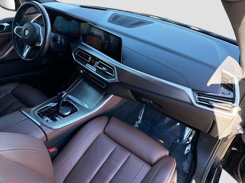 Used 2021 BMW X5 xDrive40i w/ M Sport Package image 14