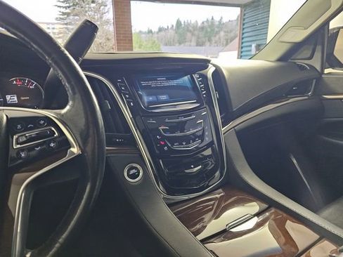Used 2019 Cadillac Escalade ESV Luxury image 30