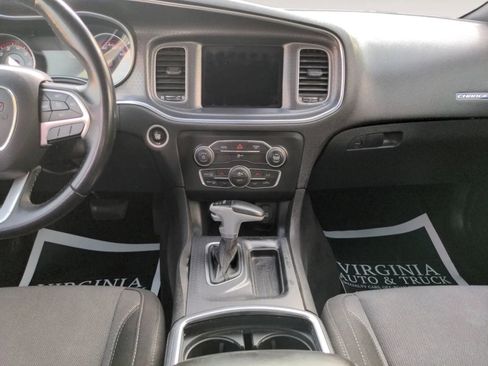 Used 2017 Dodge Charger SXT image 11