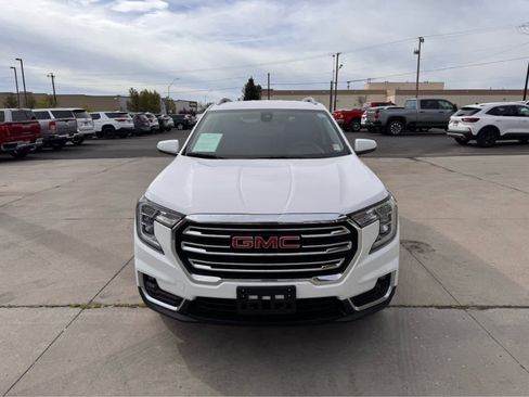 Used 2024 GMC Terrain SLT AWD/4WD image 8