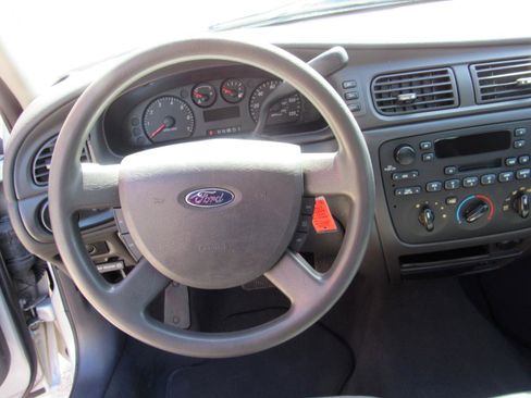 Used 2004 Ford Taurus SE image 16