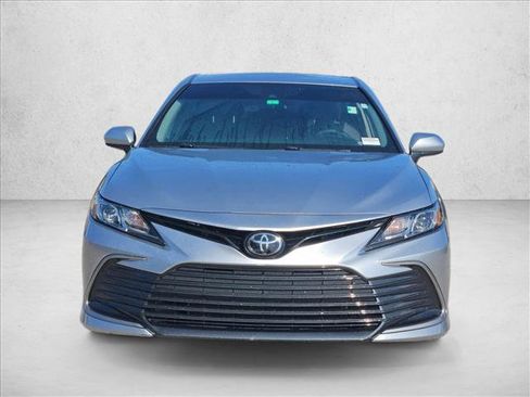Used 2021 Toyota Camry LE image 2
