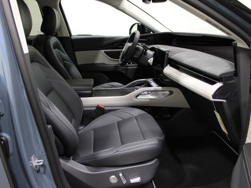 Used 2025 Lincoln Nautilus Premier AWD/4WD image 22