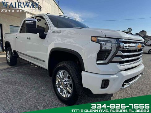 Used 2024 Chevrolet Silverado 2500 High Country image 4