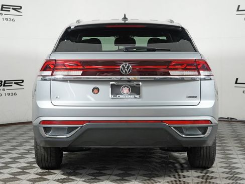 Used 2024 Volkswagen Atlas Cross Sport SE AWD/4WD image 4