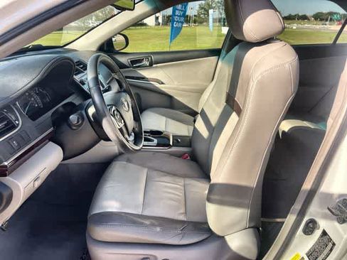 Used 2012 Toyota Camry XLE w/ Leather Pkg FWD image 11