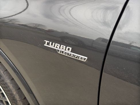 Used 2024 Mercedes-Benz GLC 43 AMG 4MATIC image 5