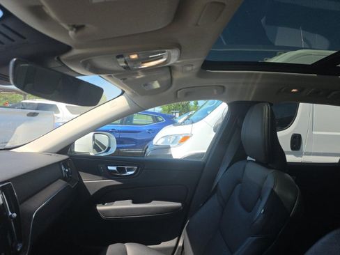 Used 2022 Volvo XC60 B5 Momentum AWD/4WD image 7