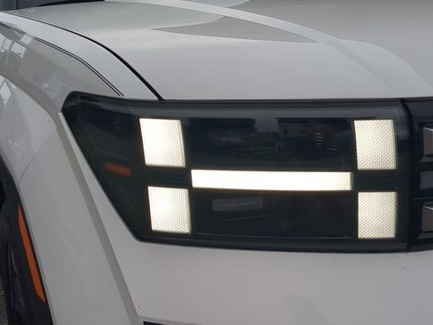 Used 2025 Hyundai Santa Fe SEL image 9