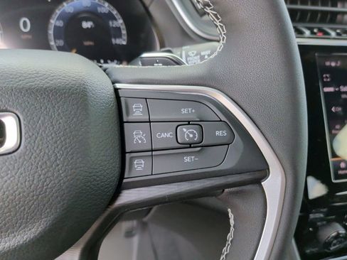 New 2025 Jeep Grand Cherokee L Altitude image 19