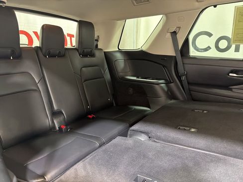 Used 2025 Nissan Pathfinder SL AWD/4WD image 13