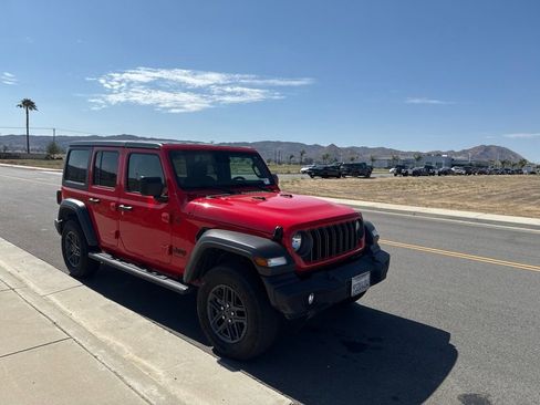 Used 2025 Jeep Wrangler Unlimited Sport AWD/4WD image 2
