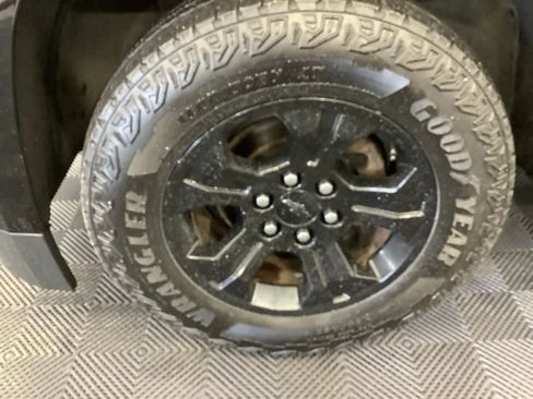 Used 2019 Chevrolet Tahoe LS w/ Enhanced Driver Alert Package AWD/4WD image 2