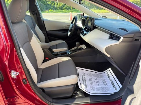 Used 2024 Toyota Corolla LE w/ LE Convenience Package FWD image 30
