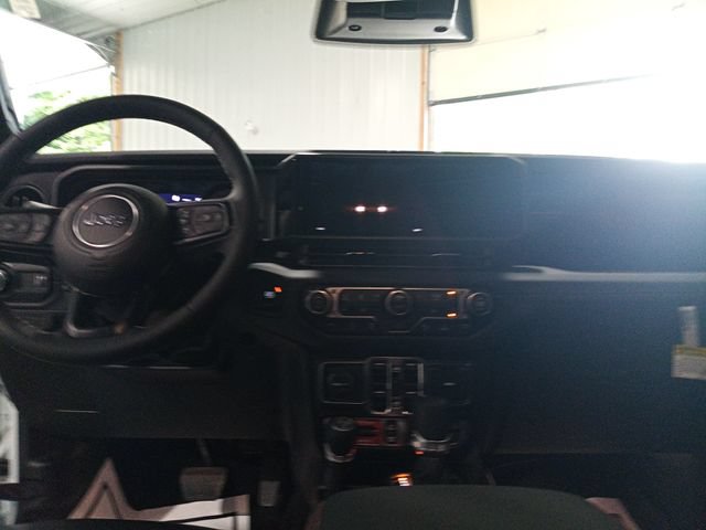 Used 2026 Jeep Gladiator Rubicon AWD/4WD image 15