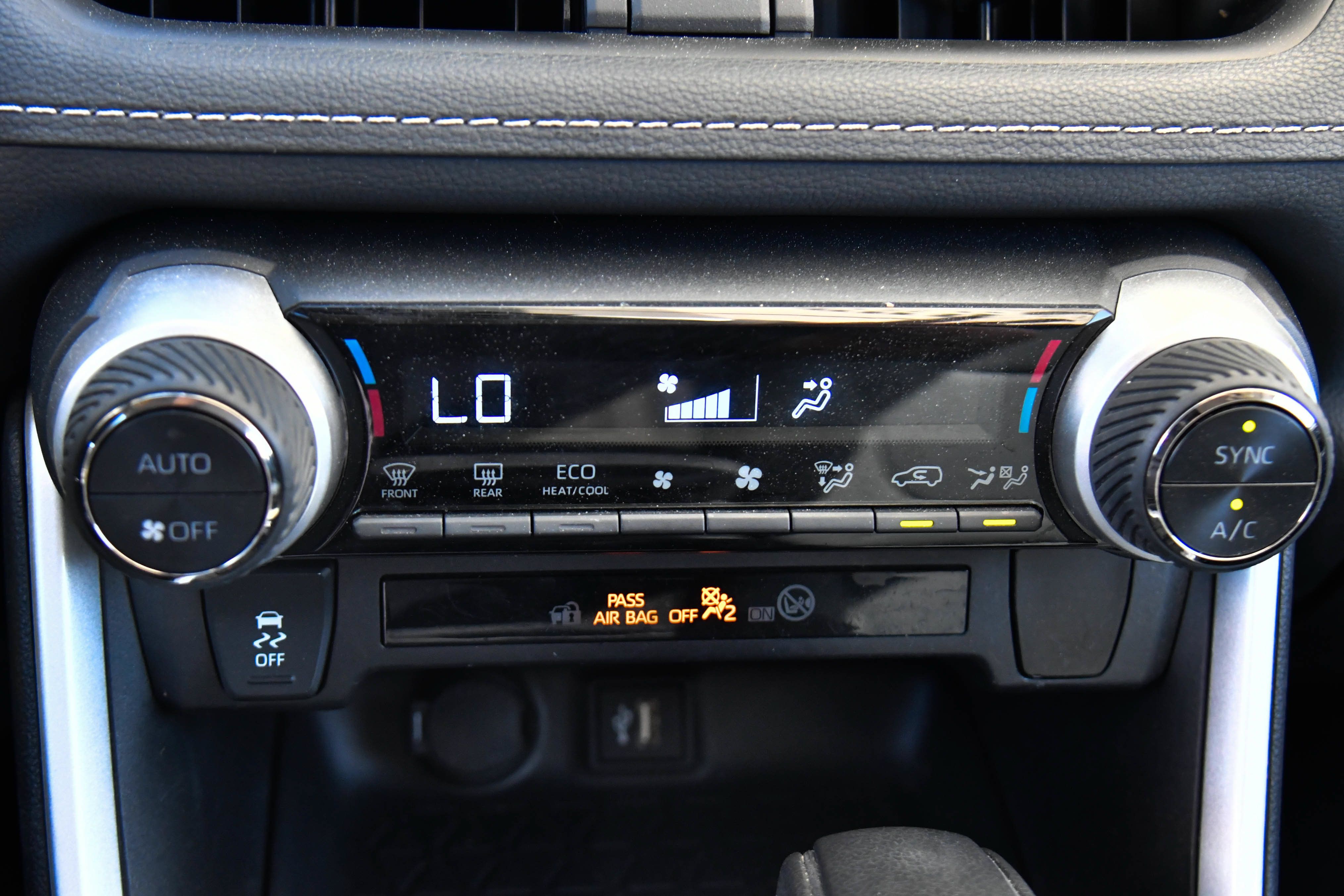 Used 2024 Toyota RAV4 LE AWD/4WD image 25