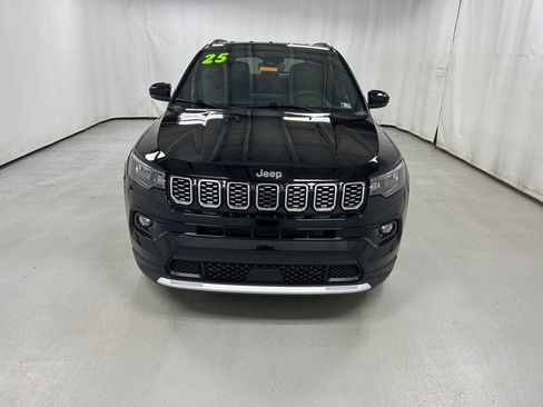 Used 2025 Jeep Compass Limited AWD/4WD image 4