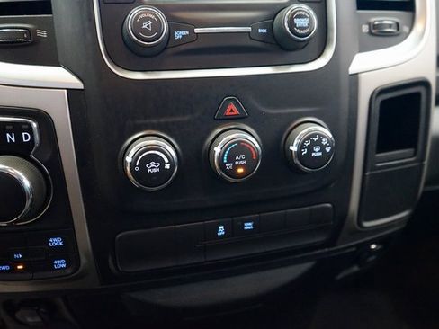 Used 2018 RAM 1500 Classic SLT image 28