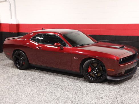 Used 2018 Dodge Challenger SRT w/ Technology Group RWD image 2