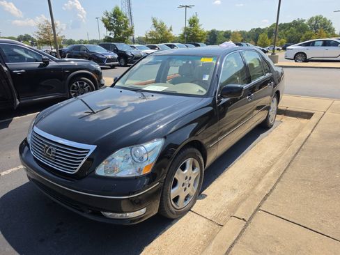 Used 2004 Lexus LS 430 RWD image 2