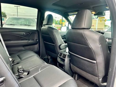 Used 2023 Honda Passport EX-L image 8