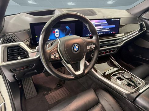 Used 2025 BMW X5 xDrive50e AWD/4WD image 3
