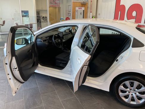 Used 2025 Toyota Corolla LE image 12