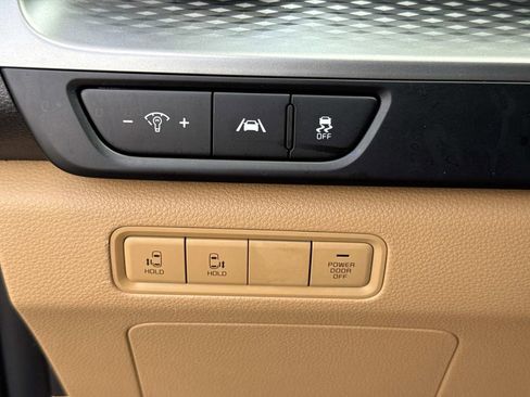 Used 2024 Kia Carnival LX FWD image 44