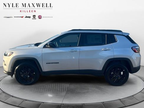 New 2026 Jeep Compass Latitude image 13
