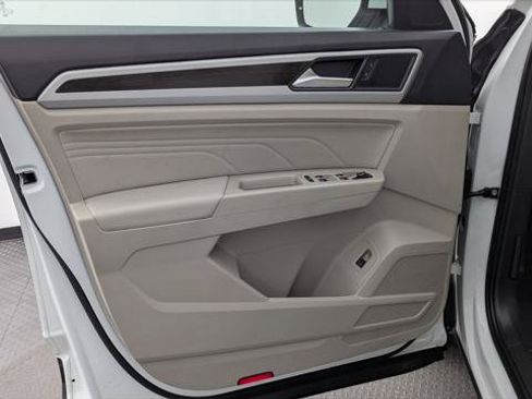 Used 2023 Volkswagen Atlas SE w/ Panoramic Sunroof Package FWD image 16
