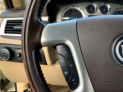 Used 2009 Cadillac Escalade ESV image 22