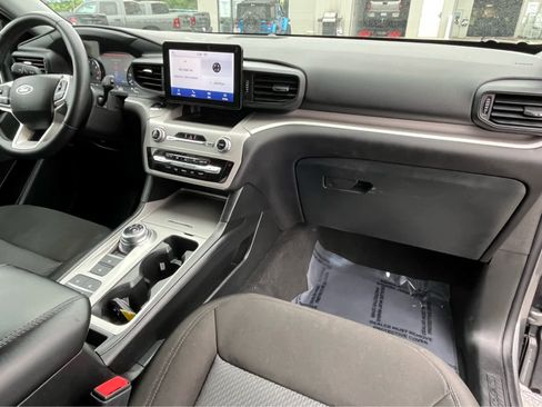 Used 2023 Ford Explorer XLT RWD image 40