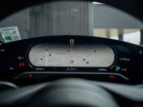 Used 2021 Porsche Taycan 4S image 21