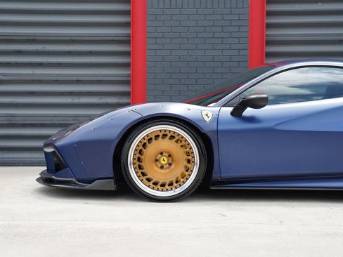 Used 2017 Ferrari 488 GTB RWD image 3