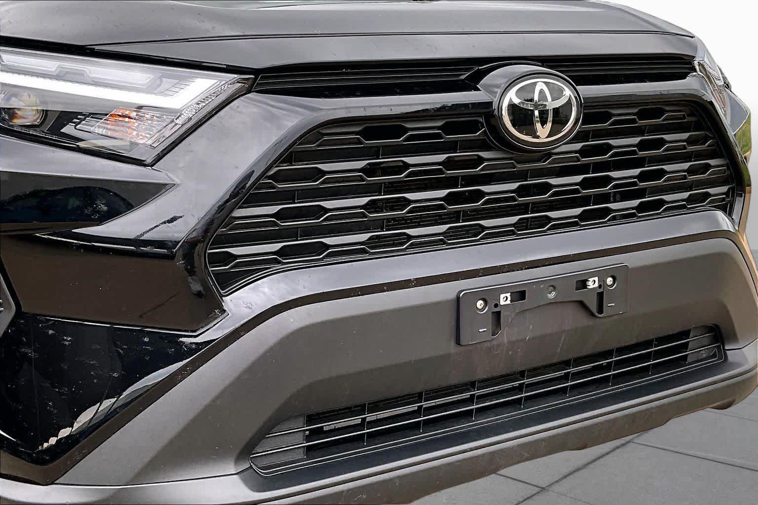 Used 2025 Toyota RAV4 XLE AWD/4WD image 28